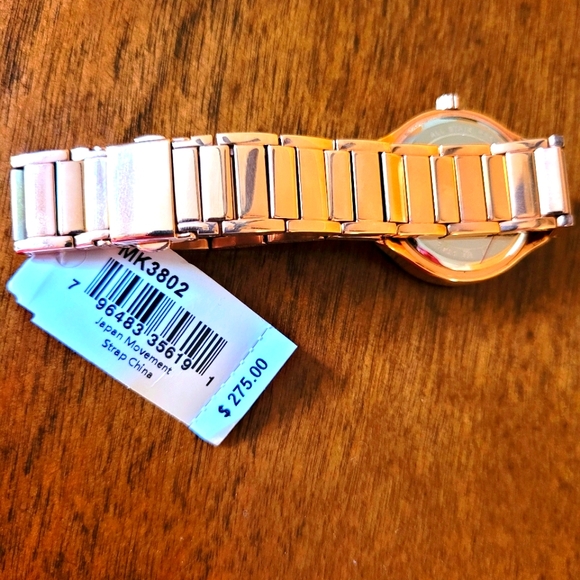 Brand New - Micheal Kors Rose Gold Watch - Picture 5 of 6